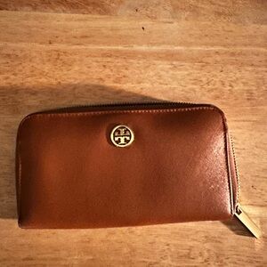Tory Burch Saffiano leather wallet